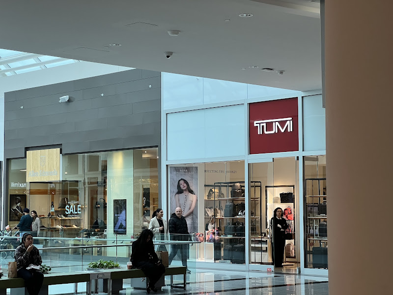 TUMI Store - Roosevelt Field Mall