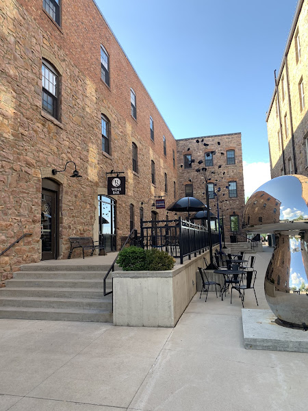 R Wine Bar & Kitchen
