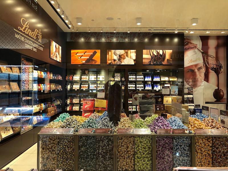 Lindt Chocolate Shop - Vaughan Mills
