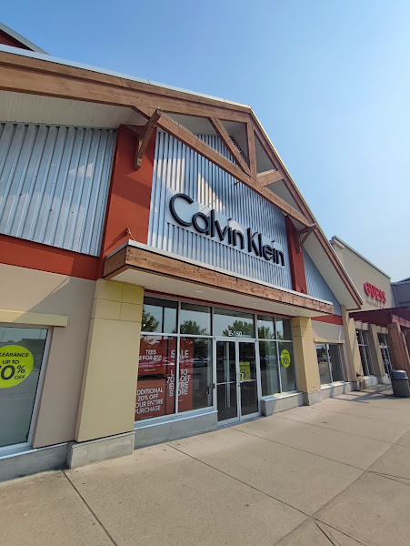 Queensborough Landing Outlet Mall