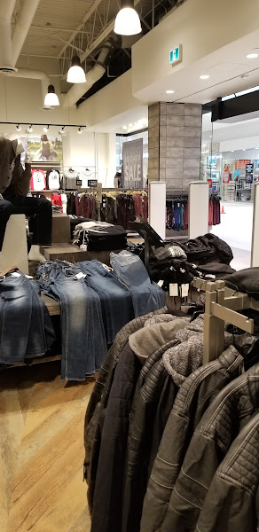 BOOTLEGGER: Willowbrook Shopping Centre