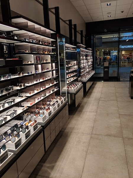 Sunglass Hut
