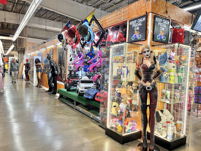 Valley Indoor Swap Meet - Pomona