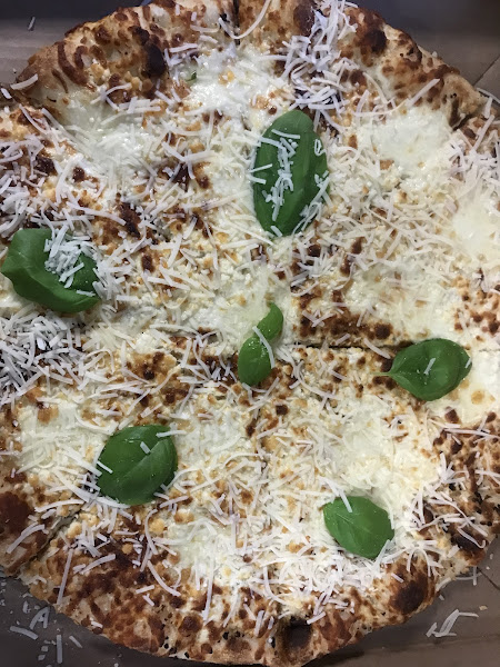 Mama Evelyn pizzeria (Greenwood,Nova Scotia)