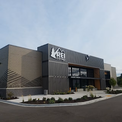 REI
