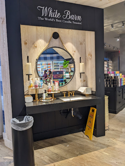 Bath & Body Works/white Barn