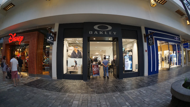 OAKLEY