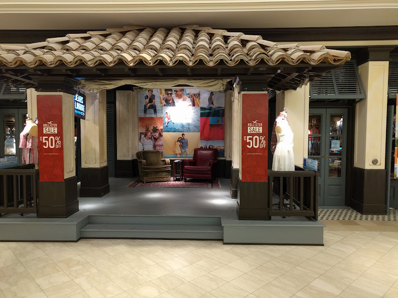 Hollister Co.