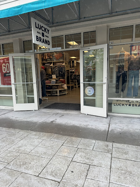 Lucky Brand Outlet