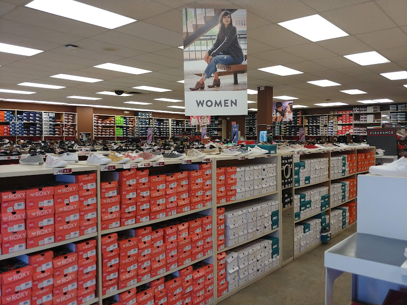 Famous Footwear Outlet