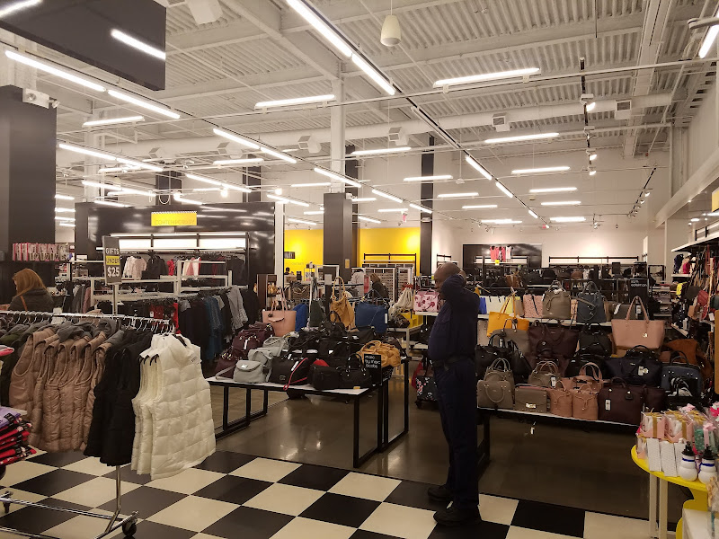 Bloomingdale's Outlet