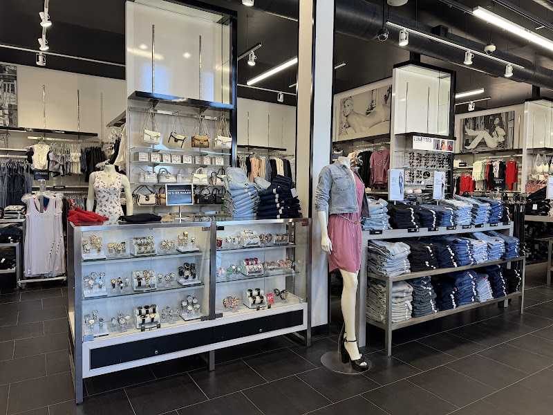 GUESS Factory