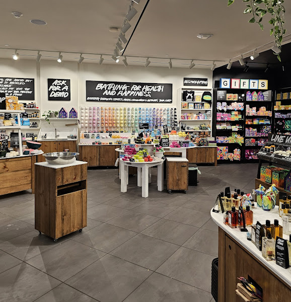 Lush Cosmetics Freehold Raceway Mall