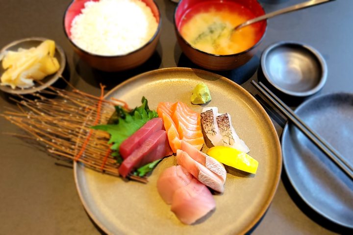 Umigawa Sushi logo