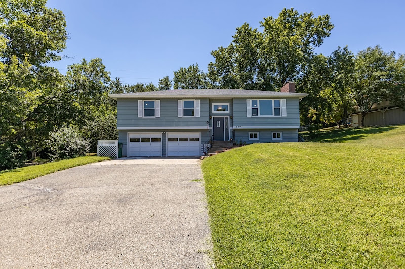 Megan Plattner-Junek || Manhattan, KS Realtor® at Alliance Realty