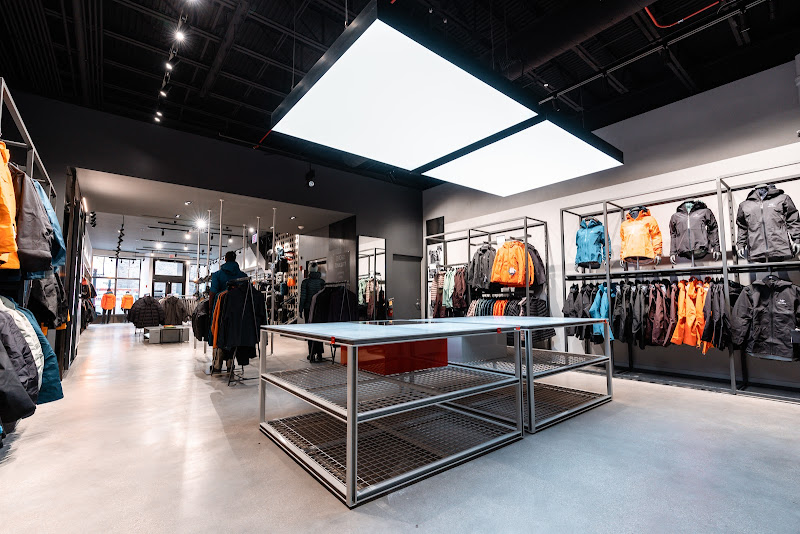 Arc'teryx Rush Street