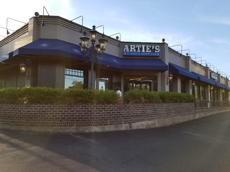 Artie's