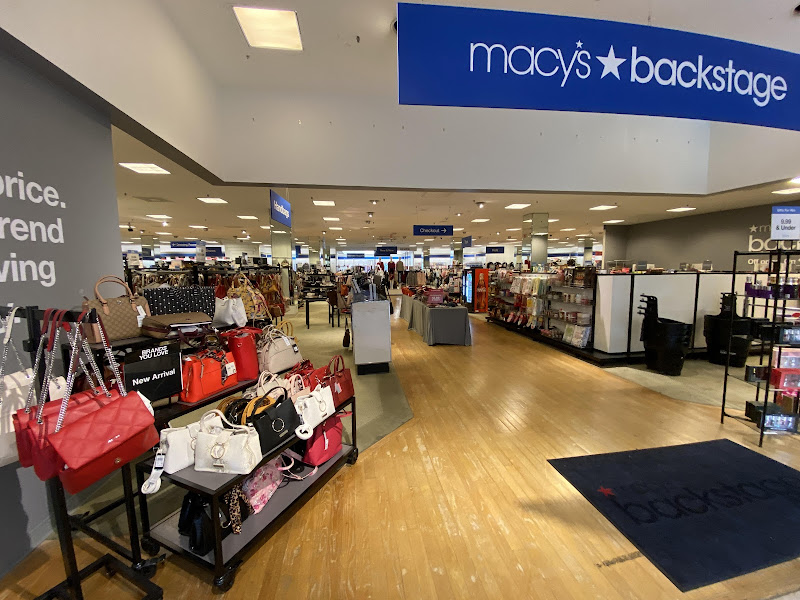 3900 Newpark Mall