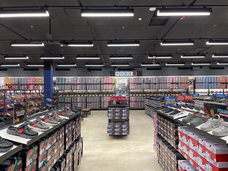 SKECHERS Warehouse Outlet