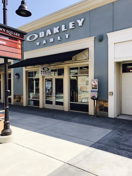 OAKLEY VAULT