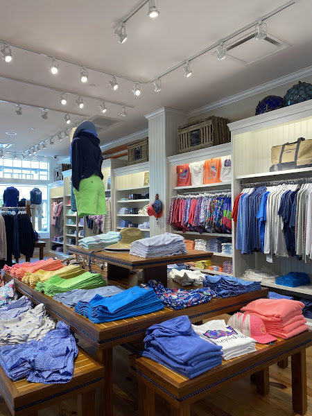 VINEYARD VINES