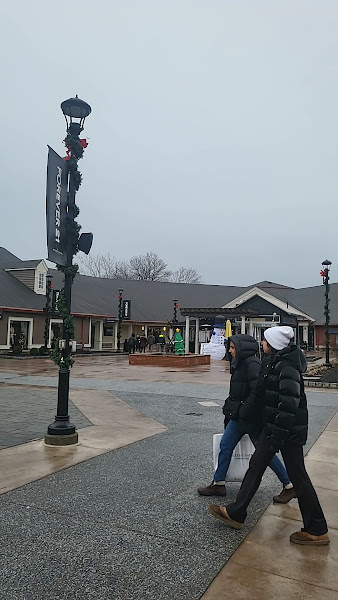 Golden Goose Woodbury Premium Outlet