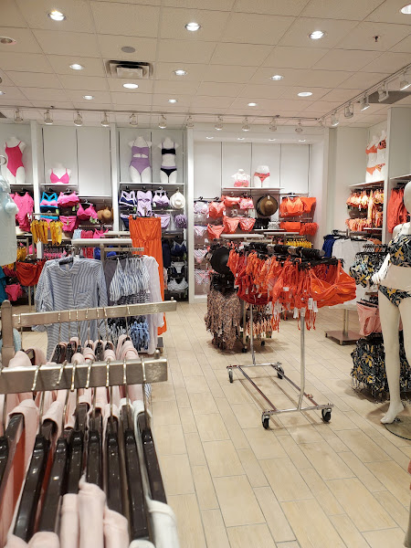 la Vie en Rose Outlet Regina East