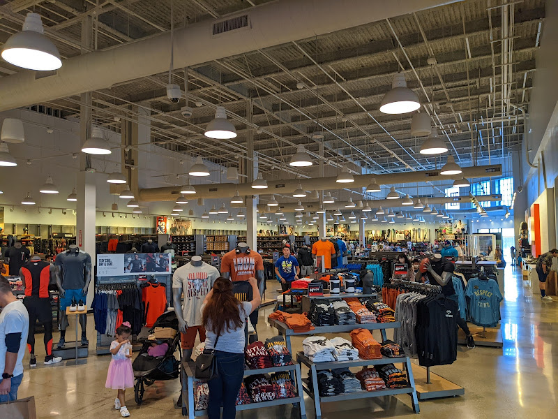 Under Armour Factory House - Ontario Mills California