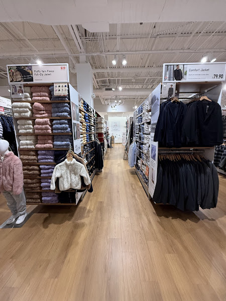 UNIQLO First Colony