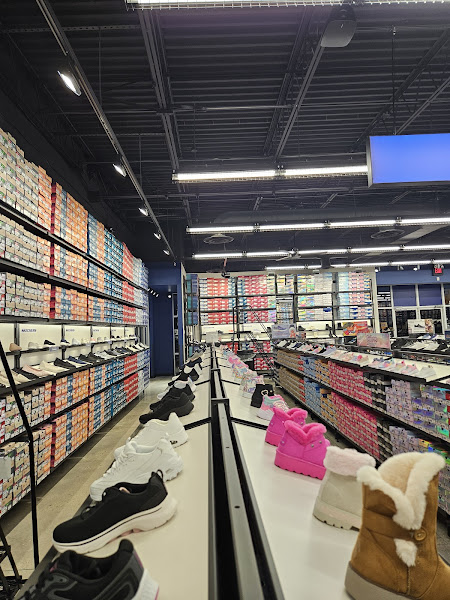 SKECHERS Warehouse Outlet