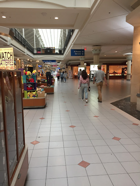 Geneva Nails and Spa Solomon Pond Mall