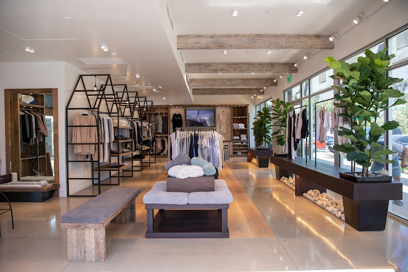 Barefoot Dreams Flagship Store