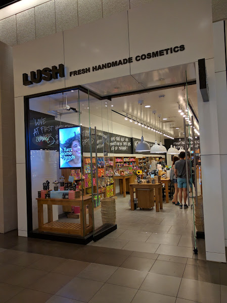 Lush Cosmetics Fashion Place