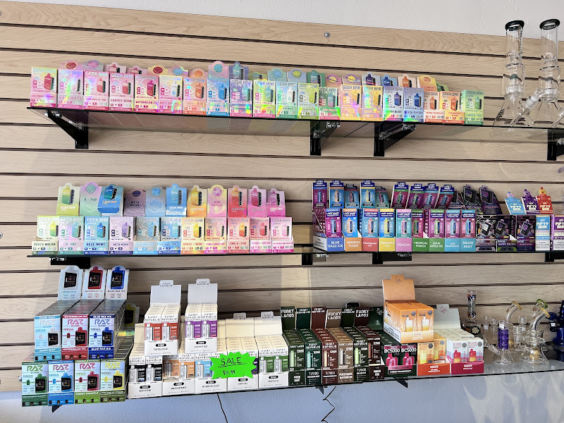 Quality Kratom & Vapes ($99 Kratom Kilos, Smoke Shop, OPMS, Geek Bar, Lost Mary)