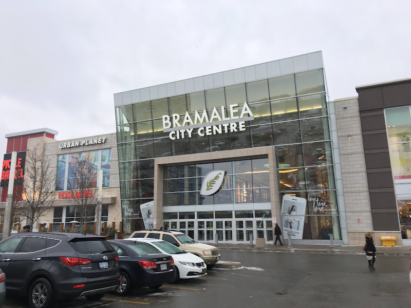 UNIQLO Bramalea City Centre