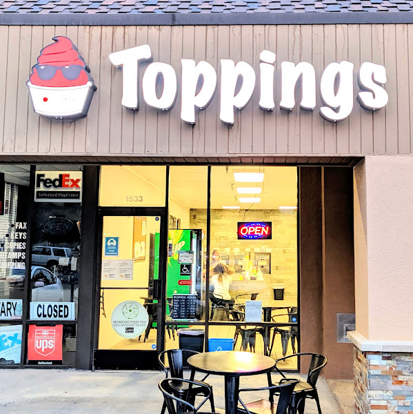 Toppings frozen yogurt and smoothie bar