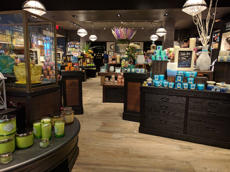The White Barn Candle Co.