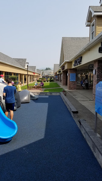 Lincoln City Outlets Inner Lot