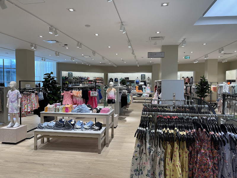 H&M