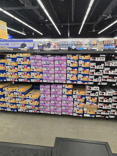 SKECHERS Warehouse Outlet