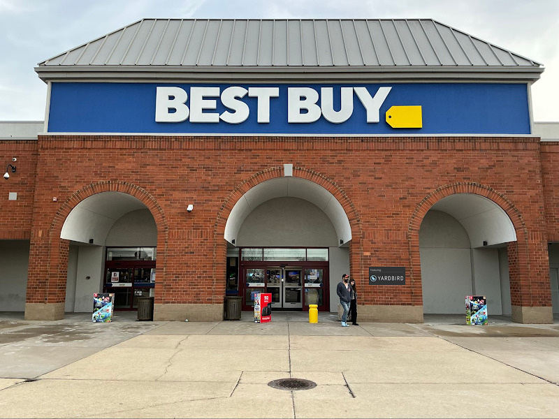 Yardbird Outdoor Furniture at Best Buy Skokie