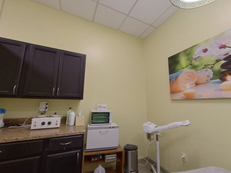 Monika's Eyebrow Threading
