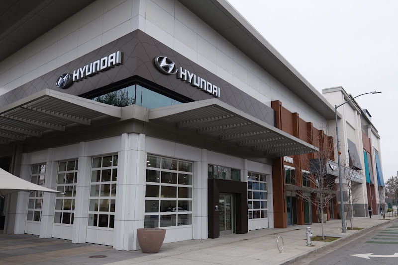 Hyundai of Mountain View Showroom