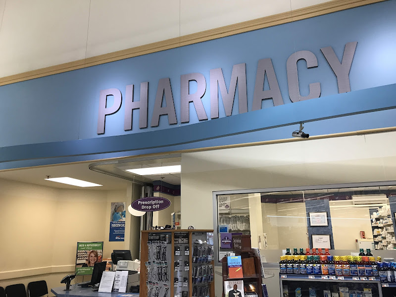 GIANT Pharmacy