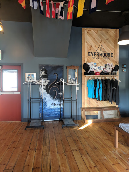 Evermoore: Island Dining & Brewing