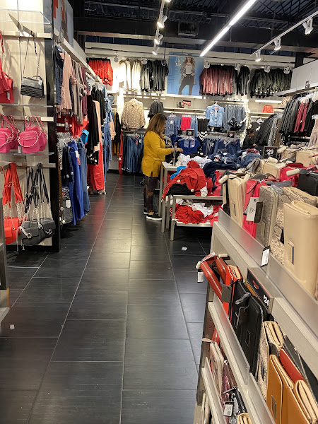 GUESS Factory Accessories
