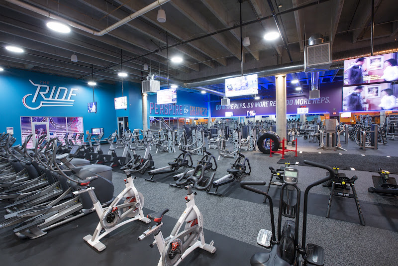 Crunch Fitness