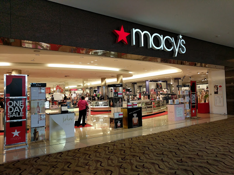 Triangle Town Center Mall at Barnes and Noble