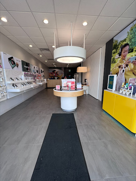 Fido (Available in the Rogers store)