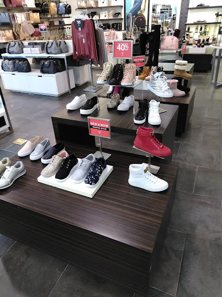 Guess Factory Accessories